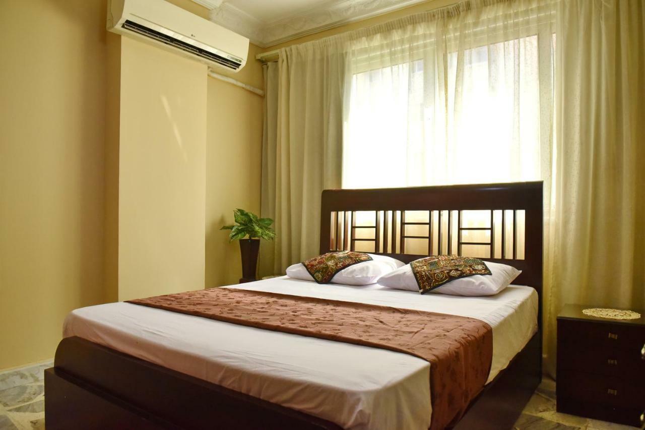 Two-Bedroom Apartment At Mohamed Farid Street 카이로 외부 사진