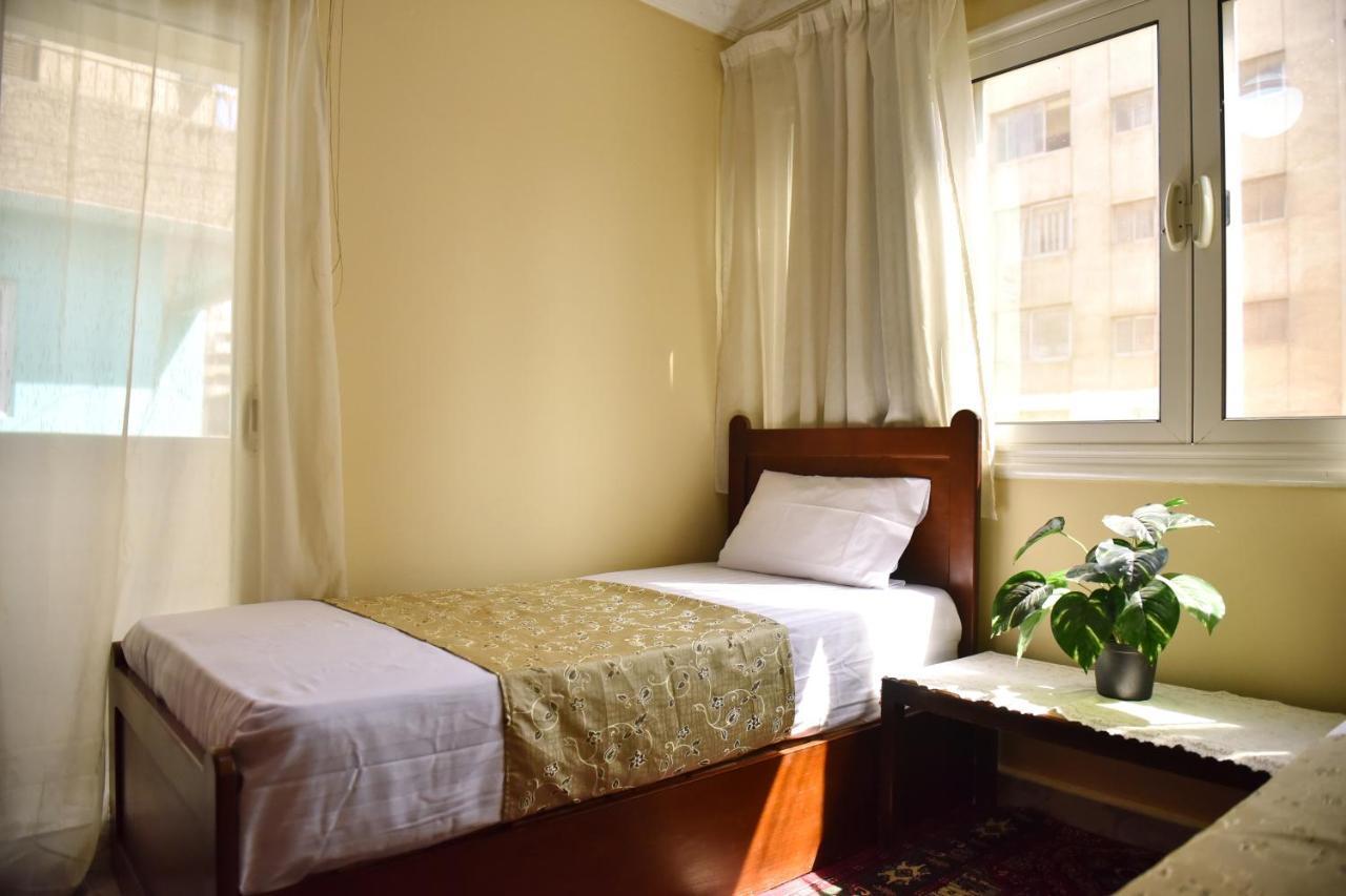 Two-Bedroom Apartment At Mohamed Farid Street 카이로 외부 사진